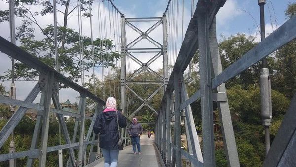 Foto: Jembatan Jokowi Yang Hits di Magelang