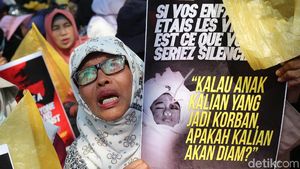 Aksi Bendera Kuning di Depan Komnas HAM
