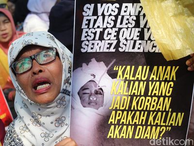 Aksi Bendera Kuning di Depan Komnas HAM
