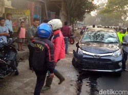 6 Kendaraan Tabrakan Gegara Mobil Lawan Arah, Polisi: Sopir Melamun