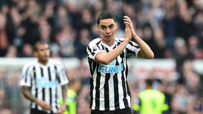 Miguel Almiron merasa sangat terhormat bisa dikaitkan dengan Real Madrid. (Foto: Mark Runnacles/Getty Images) Miguel Almiron merasa sangat terhormat bisa dikaitkan dengan Real Madrid. (Foto: Mark Runnacles/Getty Images)