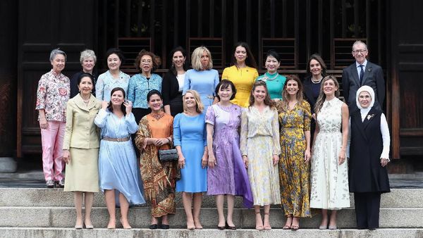 Foto: Gaya Anggun Iriana Jokowi di KTT G20, Paling Beda Pakai Kebaya