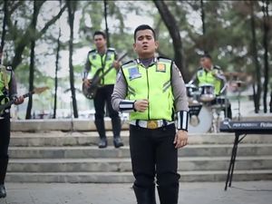 Polisi di Tangsel Ajak Bersatu Lewat Lagu