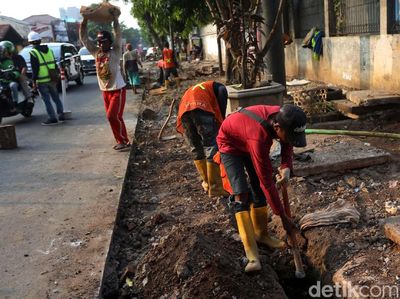Trotoar Jalan Kemang Raya Mulai Direvitalisasi