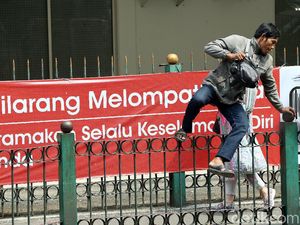 Video: Pro-Kontra Pagar Stasiun Cikini, Warga Sarankan Dibongkar Video: Pro-Kontra Pagar Stasiun Cikini, Warga Sarankan Dibongkar