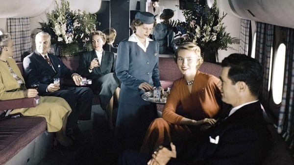 Suasana Kabin Pesawat di Masa-masa Awal Dunia Penerbangan