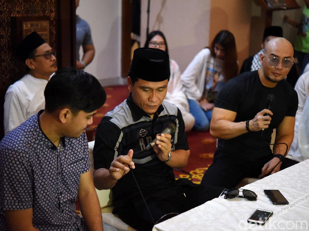 Baru Seminggu Mualaf, Deddy Corbuzier Sudah Banyak Tawaran Haji dan Umrah Baru Seminggu Mualaf, Deddy Corbuzier Sudah Banyak Tawaran Haji dan Umrah