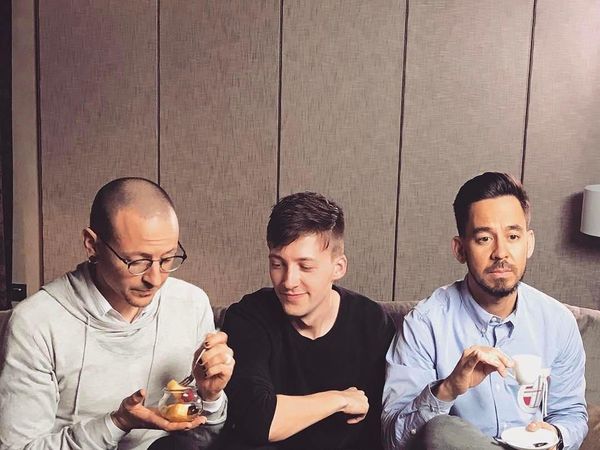 Tak Hanya Jago Nyanyi, Mike Shinoda Juga Jago Makan dan Masak
