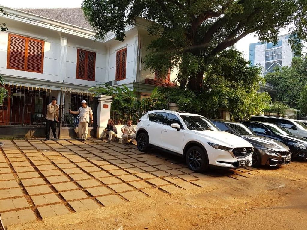 Pendukung yang Kecewa Prabowo Bertemu Jokowi Diimbau Tak Demo di Kertanegara Pendukung yang Kecewa Prabowo Bertemu Jokowi Diimbau Tak Demo di Kertanegara