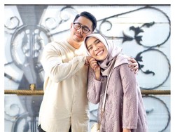 Fitri Tropica Beri Kejutan Suami di Ulang Tahun ke-10 Pernikahan