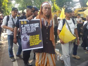 Bawa Bendera Kuning, Keluarga Korban Rusuh 22 Mei Datangi Komnas HAM Bawa Bendera Kuning, Keluarga Korban Rusuh 22 Mei Datangi Komnas HAM
