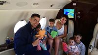 Momen Kulineran Asyik Christiano Ronaldo dan Georgina Bareng Keempat Anaknya