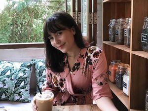 Sering Disangka Saudara Indra Bruggman, Ini Pose Manis Lidi Brugman Saat Ngopi