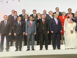 Foto Bersama Pemimpin Dunia di KTT G20, Jokowi Diapit Erdogan-Macron