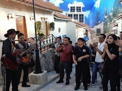 Horas! Seruan CT Saat Saksikan Tarian Meksiko di Trans Studio Jakarta di Cibubur