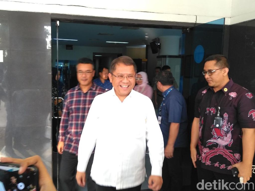 Menkominfo: Bu Risma Bukan Hanya Milik Warga Surabaya Menkominfo: Bu Risma Bukan Hanya Milik Warga Surabaya