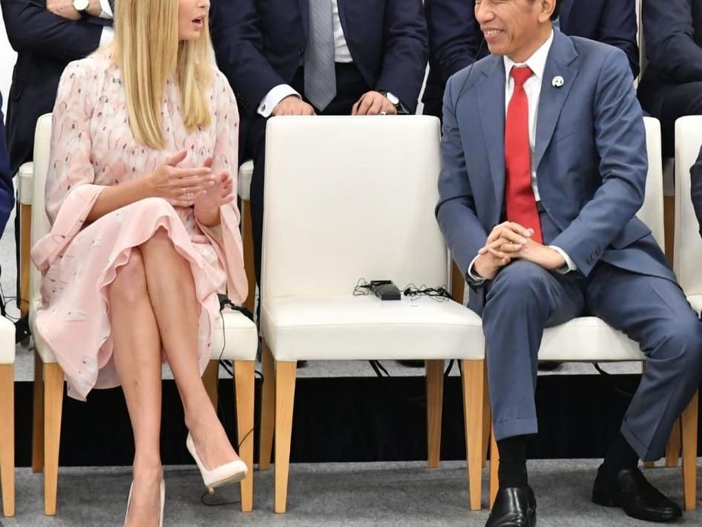 Saat Jokowi Berbincang dengan Ivanka Trump di Forum G20 Saat Jokowi Berbincang dengan Ivanka Trump di Forum G20