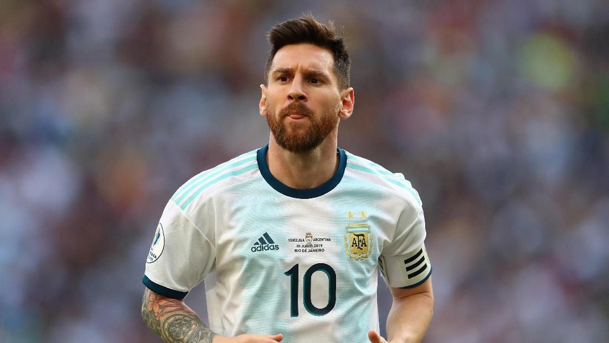 Thiago Silva tak ingin terlena meski Lionel Messi kini belum tampil optimal di Copa America 2019 (Foto: Pilar Olivares / Reuters)