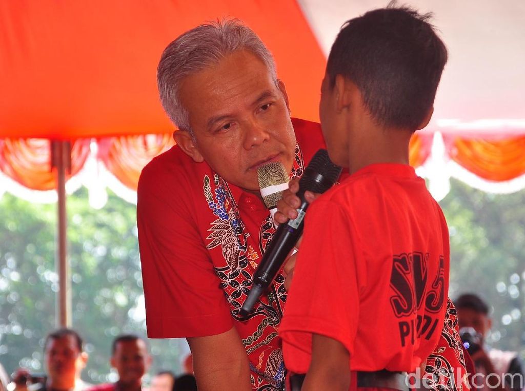 Ganjar Minta Orang Tua dan Siswa Tak Perlu Panik Soal PPDB Ganjar Minta Orang Tua dan Siswa Tak Perlu Panik Soal PPDB