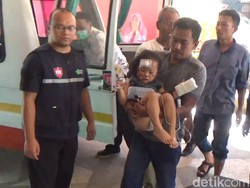 Pikap Sarat Penumpang Terguling di Trenggalek, 19 Orang Luka