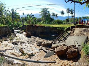 Potret Jembatan di Sigi  Sulteng Putus Diterjang Banjir