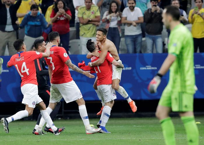 Chile memenangi adu penalti melawan Kolombia untuk maju ke semifinal Copa America 2019. (Foto: Henry Romero / Reuters)