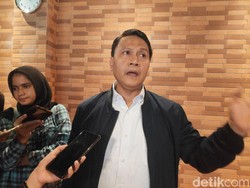 PKS Kritik Jokowi Berikan Sembako Langsung: Bukan Presiden yang Baik