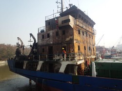 Kapal Persada 10 Terbakar di Tanjung Perak Saat Tunggu Antrean Dok