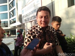 Sempat Senyum Kepada JK dan Emil, Risma Titip Salam ke Khofifah