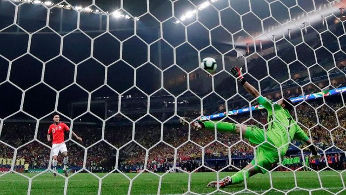 Chile menang adu penalti atas Kolombia. (Foto: Ueslei Marcelino/REUTERS)