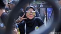 Para pendukung berharap Persib meraih kemenangan. Pasalnya Persib sudah hampa kemenangan setelah meraih tiga hasil imbang beruntun. Apalagi setelah ini Persib akan main tandang.