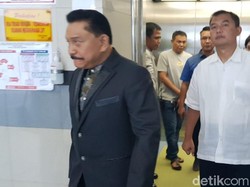 Kata Hendropriyono Saat Jenguk Risma: Saya Kagumi Kerjanya Beliau