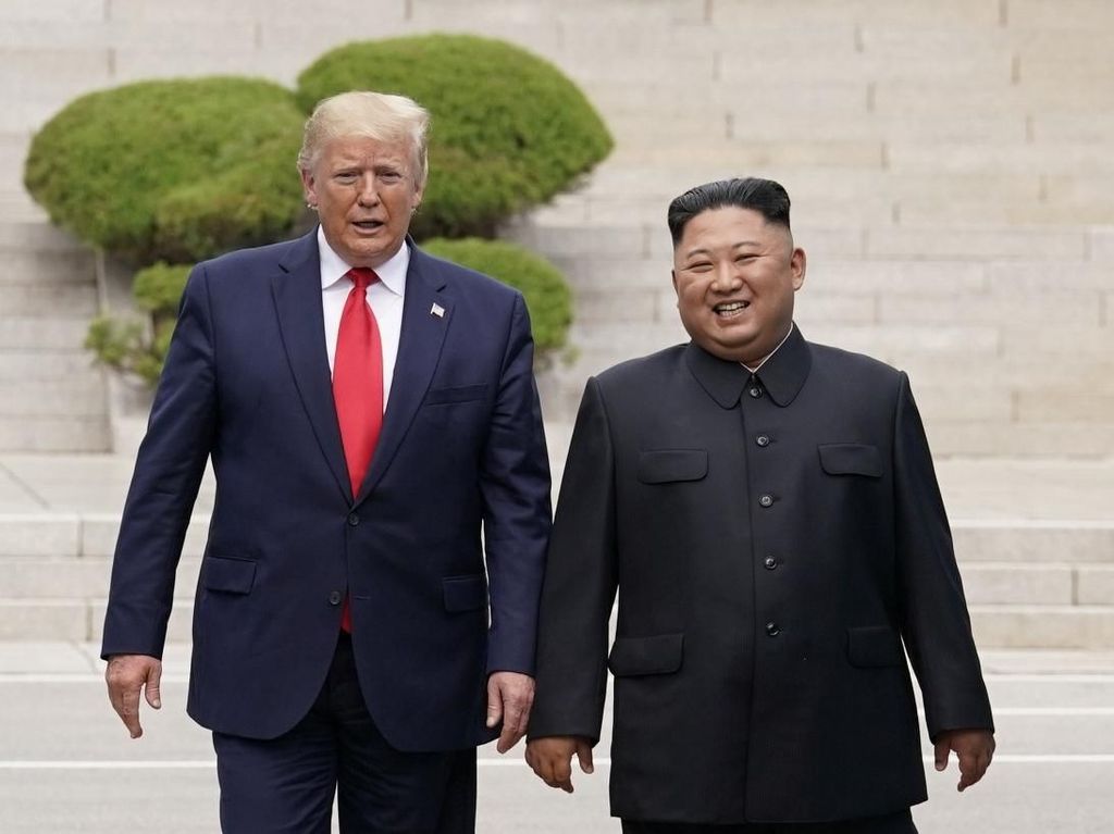Politisi Demokrat AS Sebut Pertemuan Trump-Kim Jong Un Hanya Foto-foto Politisi Demokrat AS Sebut Pertemuan Trump-Kim Jong Un Hanya Foto-foto