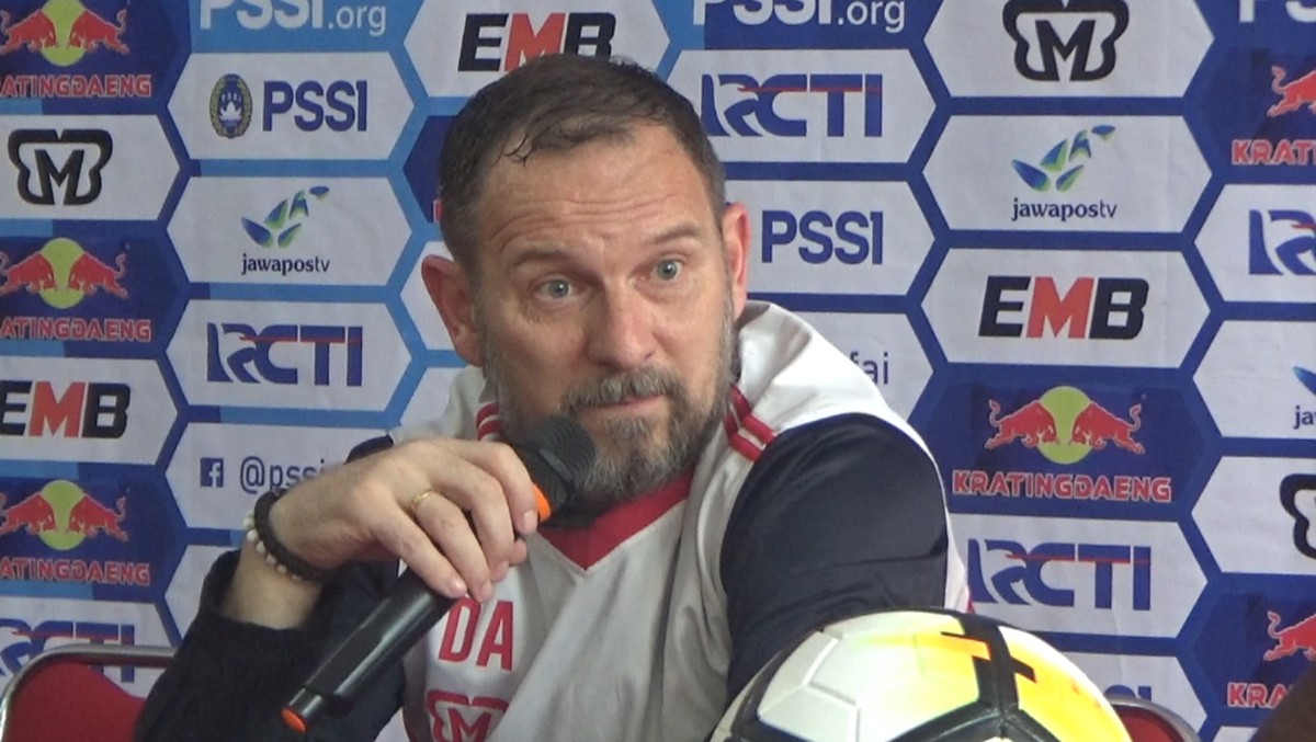 Dejan Antonic Dipecat Semen Padang. (Foto: Reinhard Soplantila)