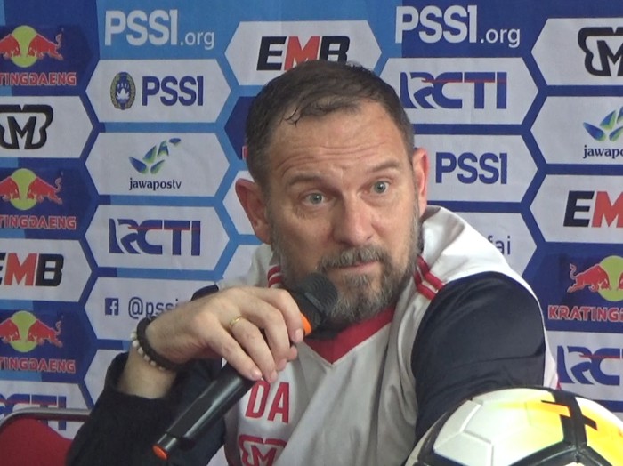konferensi pers Madura United