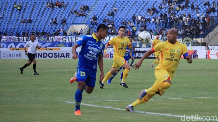 Persib Bandung tanpa dukungan Bobotoh di kandang Bhayangkara FC. (Foto: Wisma Putra/detikcom) Persib Bandung tanpa dukungan Bobotoh di kandang Bhayangkara FC. (Foto: Wisma Putra/detikcom)