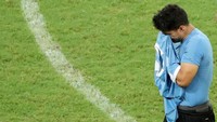 Luis Suarez tak kuasa menahan tangis setelah Uruguay dikalahkan Peru di perempatfinal Copa America 2019, Minggu (30/6) dinihari WIB. Sergio Moraes/Reuters.