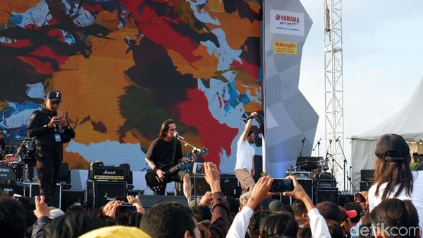 Jamrud Meriahkan Nobar MotoGP di Marina Boom Banyuwangi