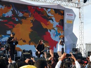 Jamrud Meriahkan Nobar MotoGP di Marina Boom Banyuwangi