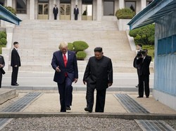 Injakan Kaki Trump di Korea Utara Catat Sejarah Presiden AS