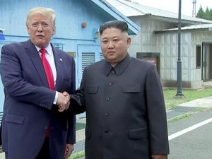 Korut Puji Pertemuan Bersejarah Kim Jong-Un dan Trump di DMZ