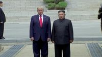 Momen Trump Jadi Presiden AS Pertama yang Injakkan Kaki di Korut