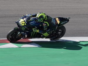 Valentino Rossi Pensiun Saja Deh
