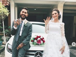 Istrinya Pramugari, Onadio Punya Mertua Polisi