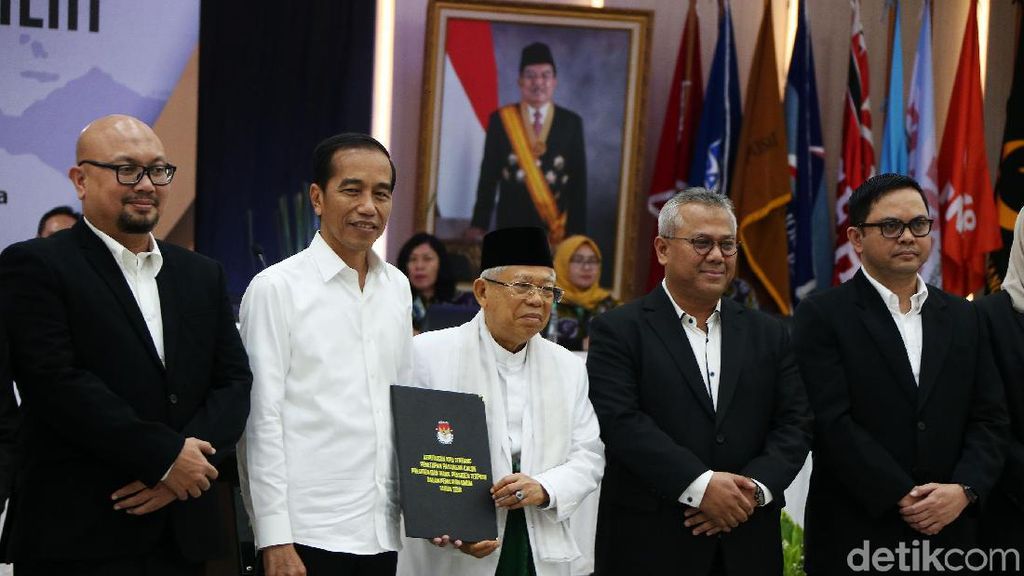 Momen Jokowi-Maruf Ditetapkan Sebagai Presiden dan Wapres Terpilih