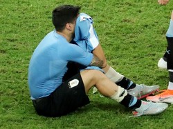 Suarez sangat terpukul dengan hasil ini. Sergio Moraes/Reuters.
