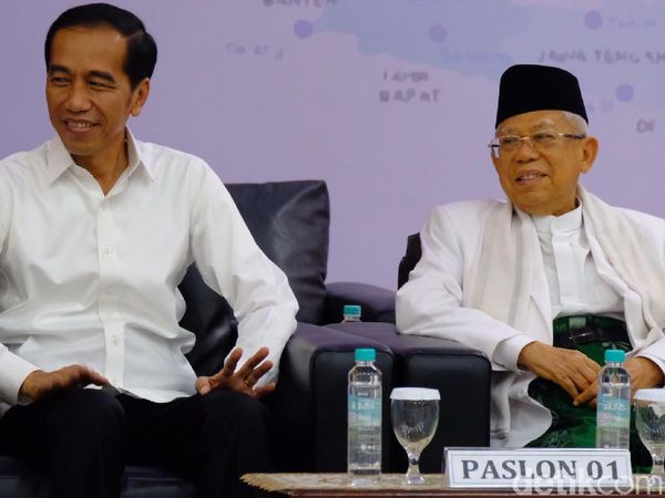Tawa Jokowi dan Tim Prabowo-Sandi di Penetapan Presiden Terpilih