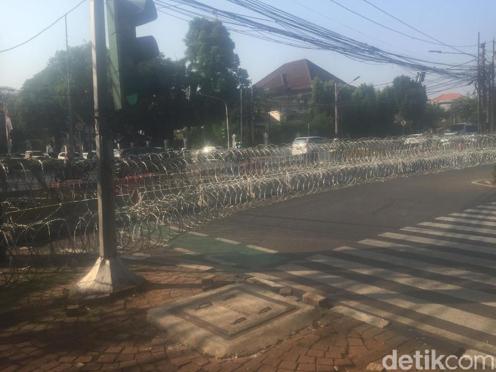 Jelang Penetapan Presiden Terpilih, Jalan Depan KPU Ditutup Jelang Penetapan Presiden Terpilih, Jalan Depan KPU Ditutup