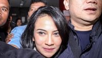 Senyum Vanessa Angel Setelah Bebas dari Penjara