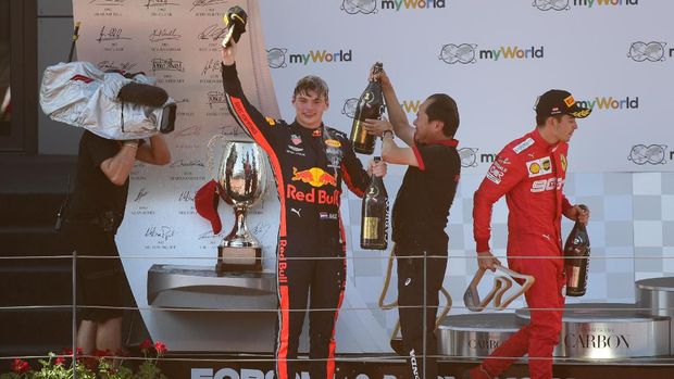 Charles Leclerc meninggalkan podium lebih cepat.